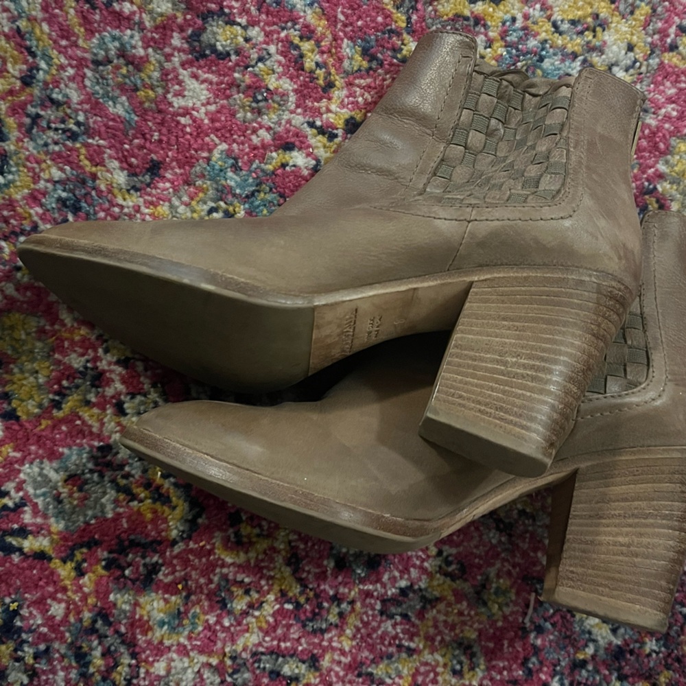 Aquatalia leather booties with chunk heel